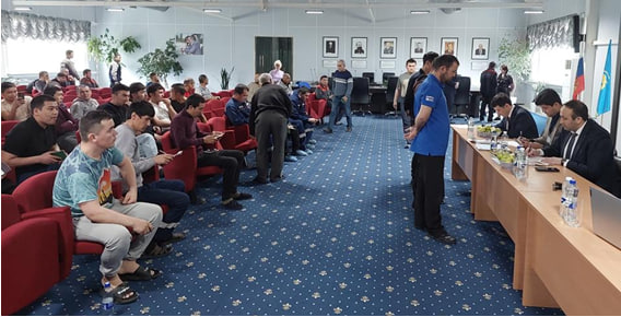 Находящиеся на Урале граждане Узбекистане досрочно голосуют на референдуме по проекту закона о поправках в Конституцию