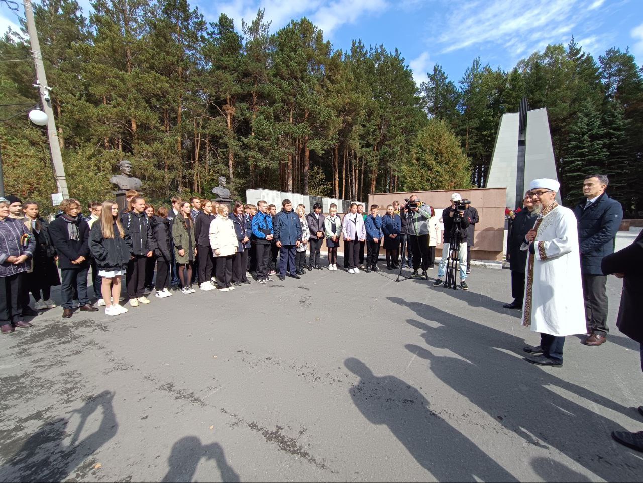 Отдана дань памяти узбекским бойцам, похороненным на Николо-Павловском сельском кладбище российского города Горноуральска